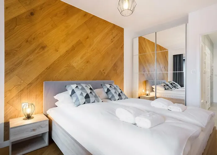 Niedzialkowskiego By Renters Apartment