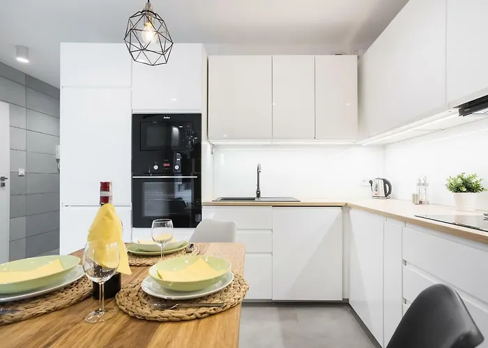 Niedzialkowskiego By Renters Apartment *