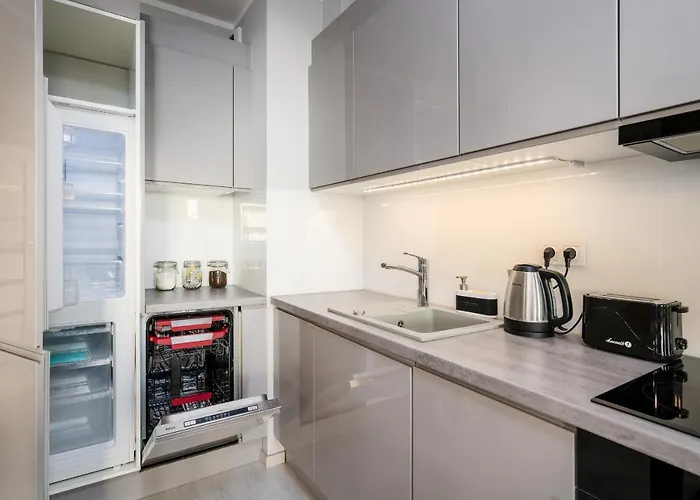 Niedzialkowskiego By Renters Apartment